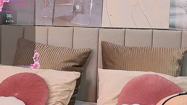 Elly Ross online show from March 19, 8:34 am