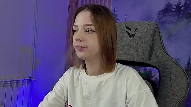 PamBeesly online show from November 27, 9:11 am