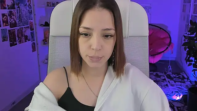 PamBeesly online show from December 22, 3:20 pm