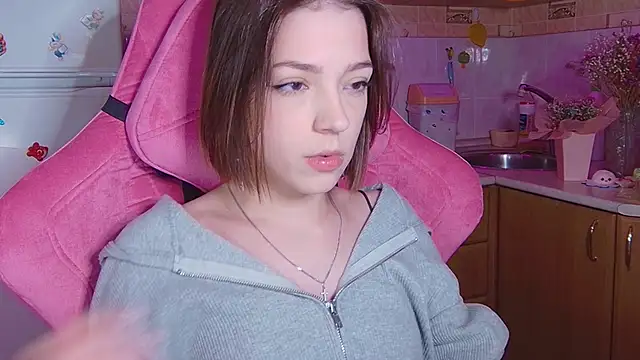 PamBeesly online show from April 12, 4:12 pm