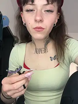 Snapshot of Ciara2004 chatting on December 19, 10:22 am Ciara2004 online show from December 19, 10:22 am