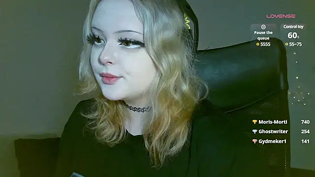 Snapshot of Electro_doll chatting on February 15, 1:16 pm Electro doll online show from February 15, 1:16 pm