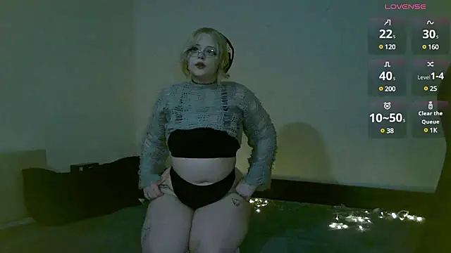 Snapshot of Electro_doll chatting on February 16, 2:10 pm Electro doll online show from February 16, 2:10 pm