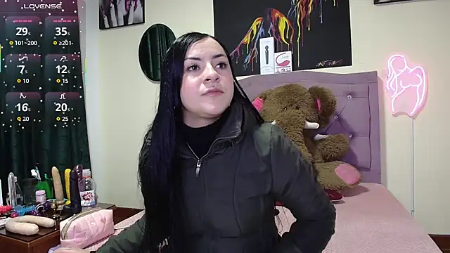 Emmie Hot online show from April 15, 11:50 am