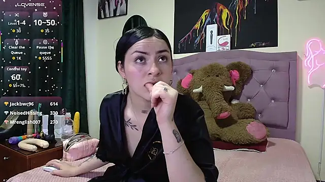 Emmie Hot online show from April 16, 9:39 pm