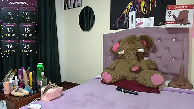 Emmie Hot online show from June 24, 11:42 am