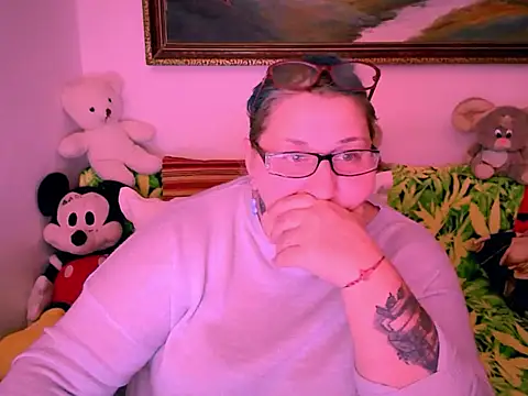 Snapshot of mayamayx chatting on October 13, 5:57 pm mayamayx online show from October 13, 5:57 pm