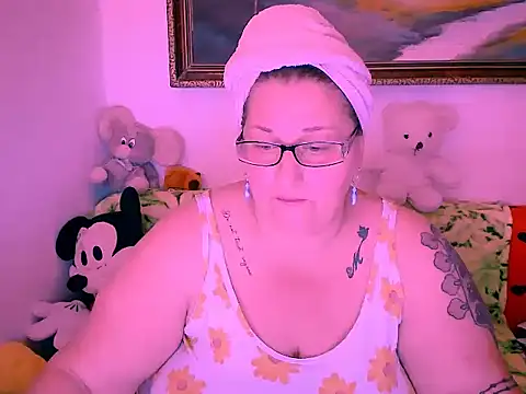 Snapshot of mayamayx chatting on October 19, 7:25 pm mayamayx online show from October 19, 7:25 pm