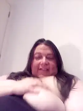 Snapshot of HotHornyEmmaX chatting on February 3, 10:32 pm HotHornyEmmaX online show from February 3, 10:32 pm