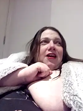 Snapshot of HotHornyEmmaX chatting on March 18, 9:43 pm HotHornyEmmaX online show from March 18, 9:43 pm