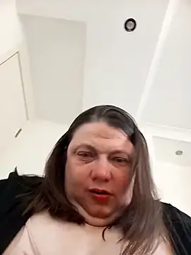 HotHornyEmmaX online show from April 7, 5:35 pm