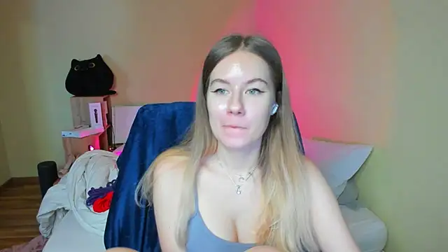 EmilyPaw online show from February 8, 10:29 am