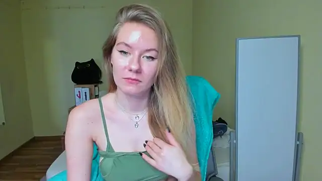 EmilyPaw online show from February 19, 9:50 am