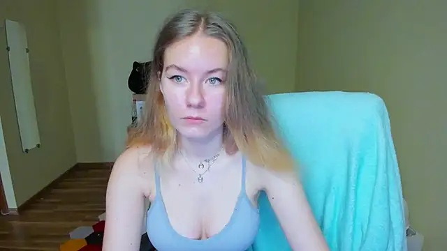 EmilyPaw online show from March 9, 8:18 am