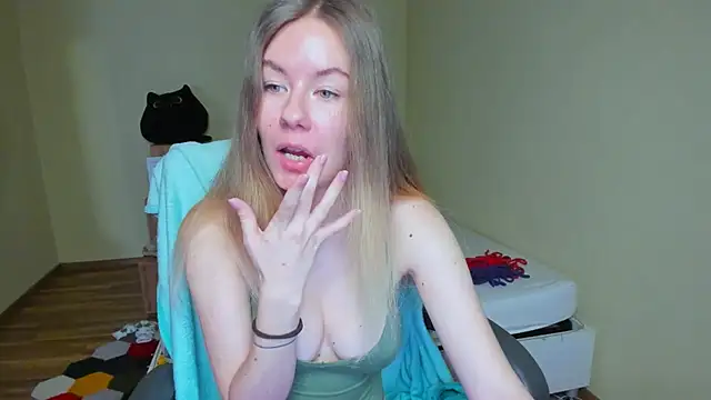 EmilyPaw online show from March 22, 7:15 am