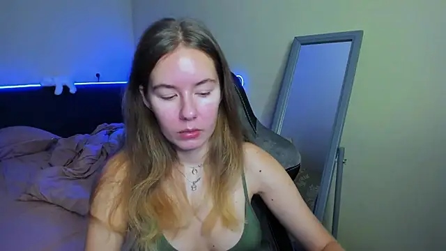 EmilyPaw online show from November 18, 8:08 am