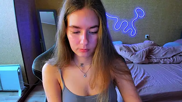 EmilyPaw online show from April 15, 9:49 am