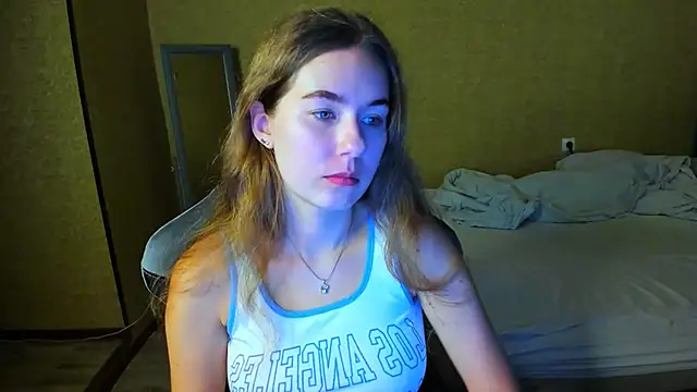 Snapshot of EmilyPaw chatting on July 18, 6:23 pm EmilyPaw online show from July 18, 6:23 pm