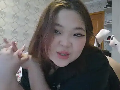 Snapshot of elysiann3 chatting on February 5, 10:19 am elysiann3 online show from February 5, 10:19 am