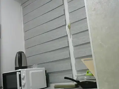 Snapshot of elysiann3 chatting on February 5, 2:26 pm elysiann3 online show from February 5, 2:26 pm