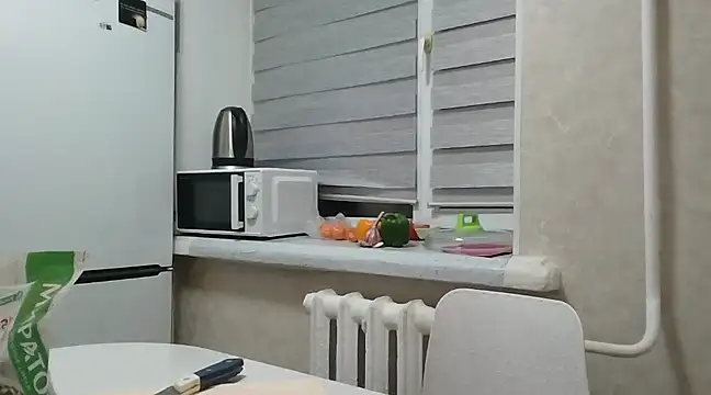 Snapshot of elysiann3 chatting on February 8, 1:32 am elysiann3 online show from February 8, 1:32 am