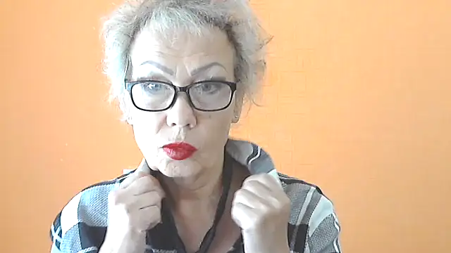 NessyJenixs online show from September 28, 6:30 am