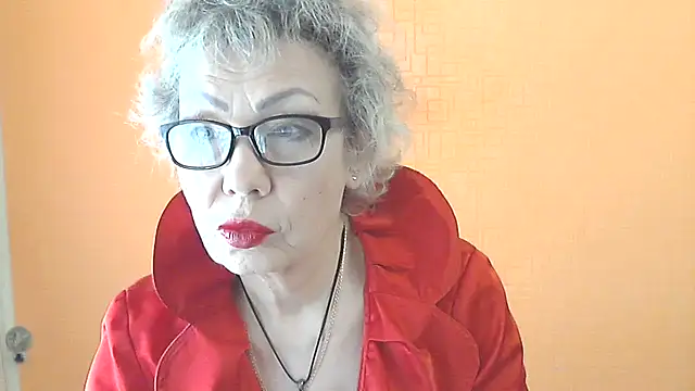 Snapshot of NessyJenixs chatting on May 3, 6:19 am NessyJenixs online show from May 3, 6:19 am