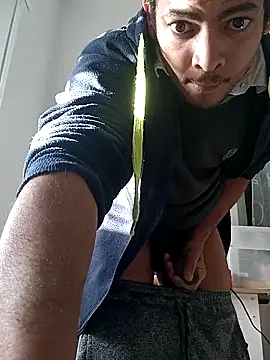 Snapshot of cingonduro chatting on November 30, 8:18 am cingonduro online show from November 30, 8:18 am