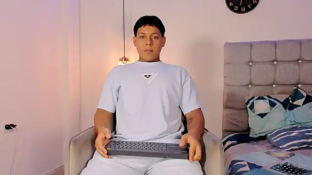 Snapshot of Tylerdrdn chatting on November 9, 6:12 am Tylerdrdn online show from November 9, 6:12 am