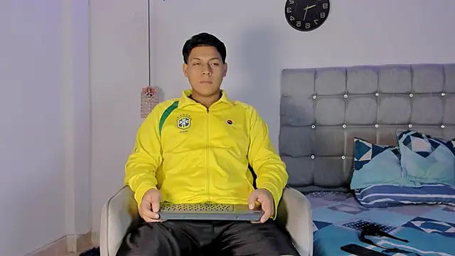 Snapshot of Tylerdrdn chatting on November 16, 5:57 am Tylerdrdn online show from November 16, 5:57 am