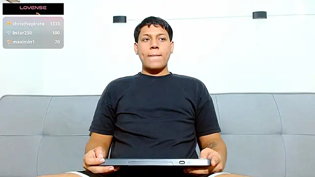 Snapshot of Tylerdrdn chatting on November 22, 9:47 pm Tylerdrdn online show from November 22, 9:47 pm