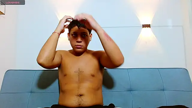 Snapshot of Tylerdrdn chatting on November 23, 2:28 pm Tylerdrdn online show from November 23, 2:28 pm