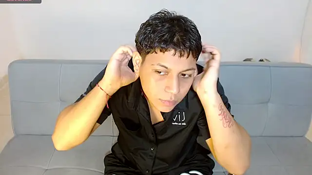 Snapshot of Tylerdrdn chatting on November 30, 4:33 pm Tylerdrdn online show from November 30, 4:33 pm