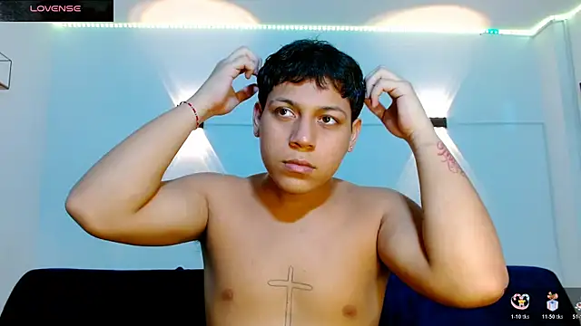 Snapshot of Tylerdrdn chatting on December 4, 11:13 pm Tylerdrdn online show from December 4, 11:13 pm