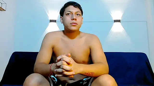 Snapshot of Tylerdrdn chatting on December 19, 10:28 pm Tylerdrdn online show from December 19, 10:28 pm