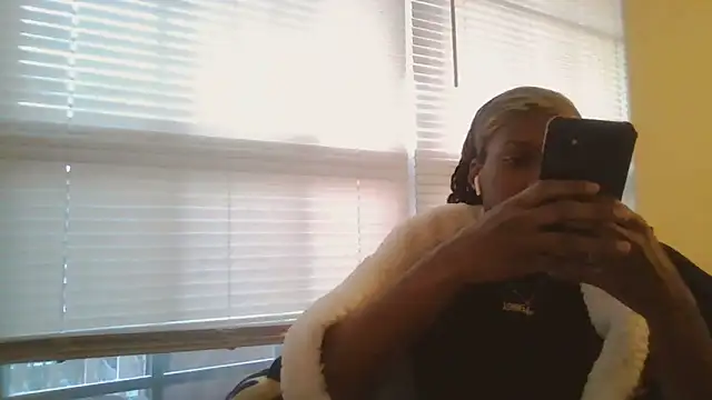 theprettysoles online show from February 26, 11:15 pm