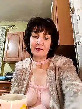 Laura Kiss online show from December 5, 3:20 pm