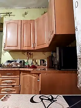 Laura Kiss online show from March 22, 4:10 pm