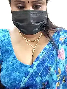 Queenflowerr online show from February 4, 5:01 pm