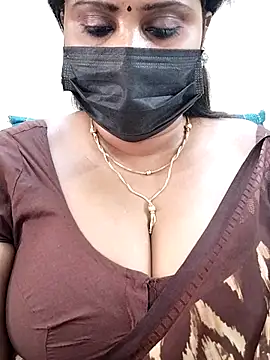 Queenflowerr online show from March 21, 10:06 am