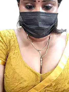 Queenflowerr online show from March 21, 7:35 pm