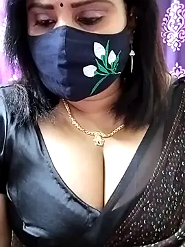 Queenflowerr online show from September 28, 5:51 pm