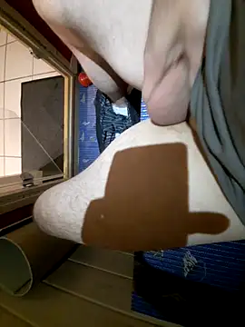 Snapshot of Berniwix2 chatting on November 16, 8:53 am Berniwix2 online show from November 16, 8:53 am