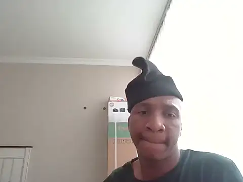 Snapshot of sydmanyoba chatting on October 30, 6:04 am sydmanyoba online show from October 30, 6:04 am