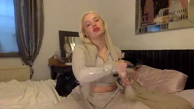 Snapshot of blissdimicco chatting on January 27, 3:39 pm blissdimicco online show from January 27, 3:39 pm