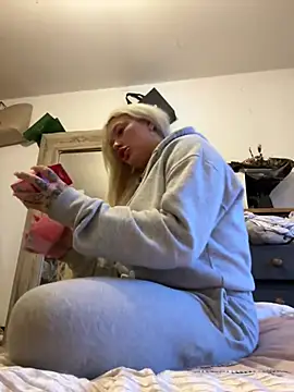 Snapshot of blissdimicco chatting on March 3, 5:39 pm blissdimicco online show from March 3, 5:39 pm