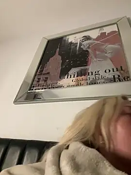 Snapshot of blissdimicco chatting on March 6, 5:33 pm blissdimicco online show from March 6, 5:33 pm