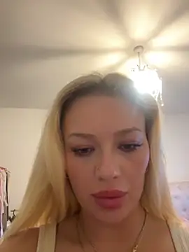 Snapshot of blissdimicco chatting on October 12, 4:17 pm blissdimicco online show from October 12, 4:17 pm