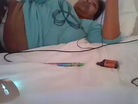 Snapshot of angeliquebelcali chatting on March 13, 3:00 am angeliquebelcali online show from March 13, 3:00 am