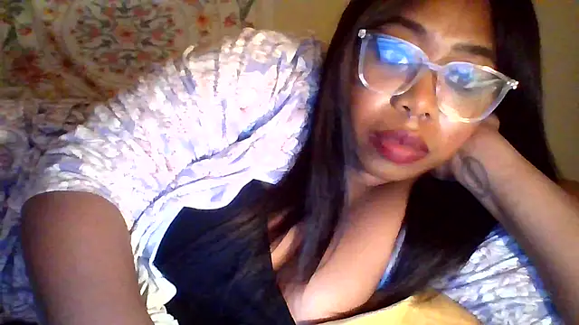 Snapshot of angeliquebelcali chatting on November 7, 5:51 am angeliquebelcali online show from November 7, 5:51 am